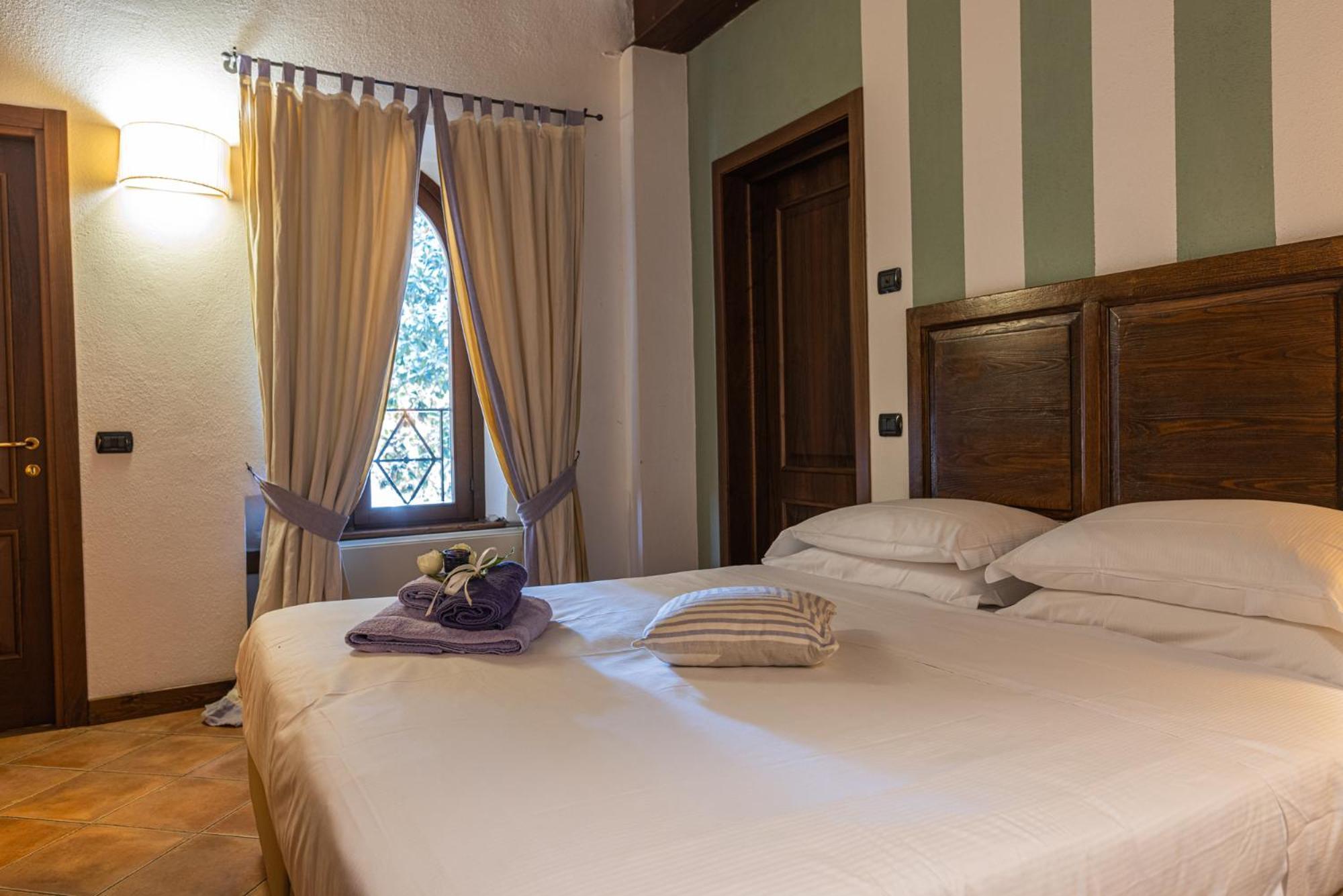 Al Castello Resort Sillavengo Екстериор снимка