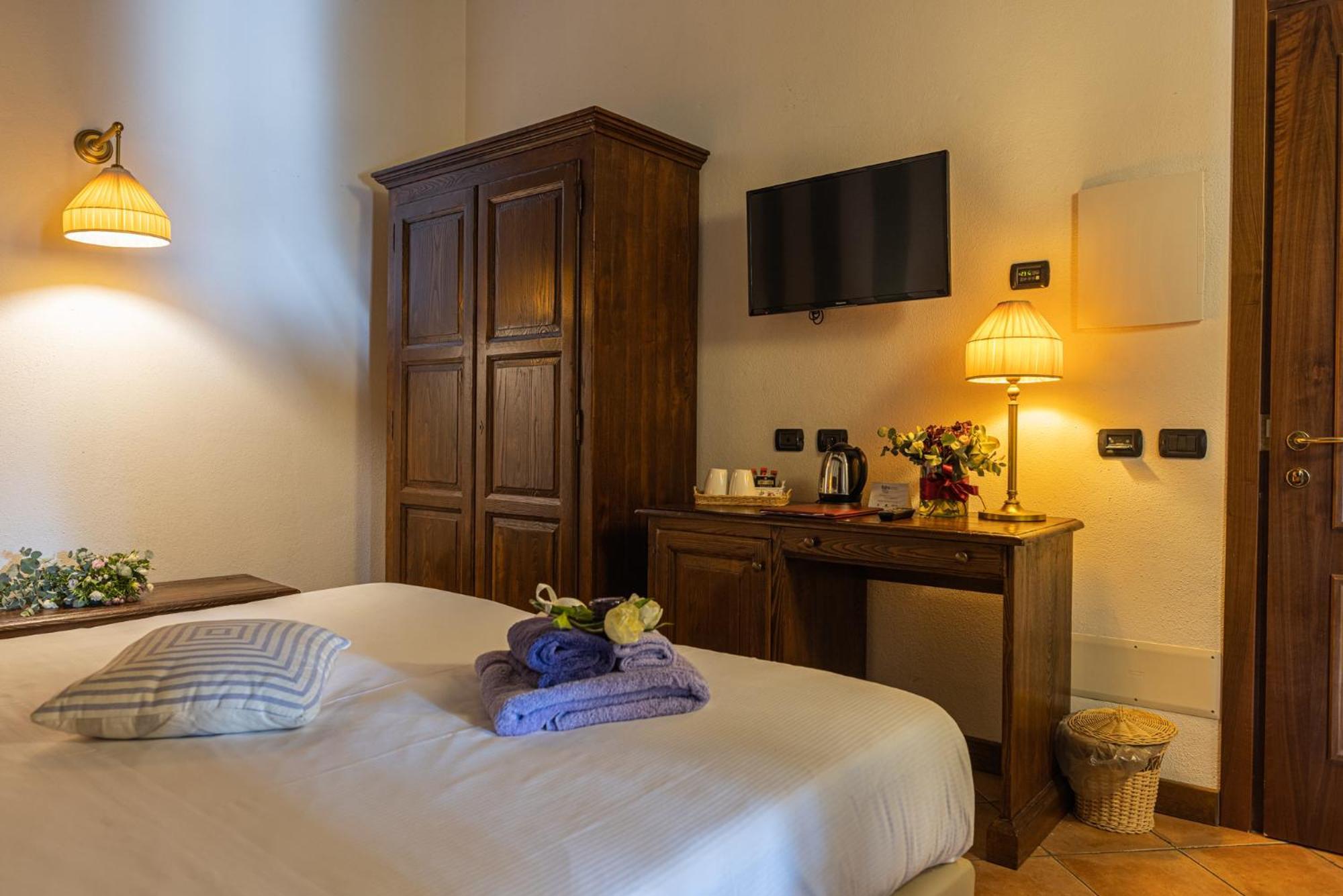 Al Castello Resort Sillavengo Екстериор снимка
