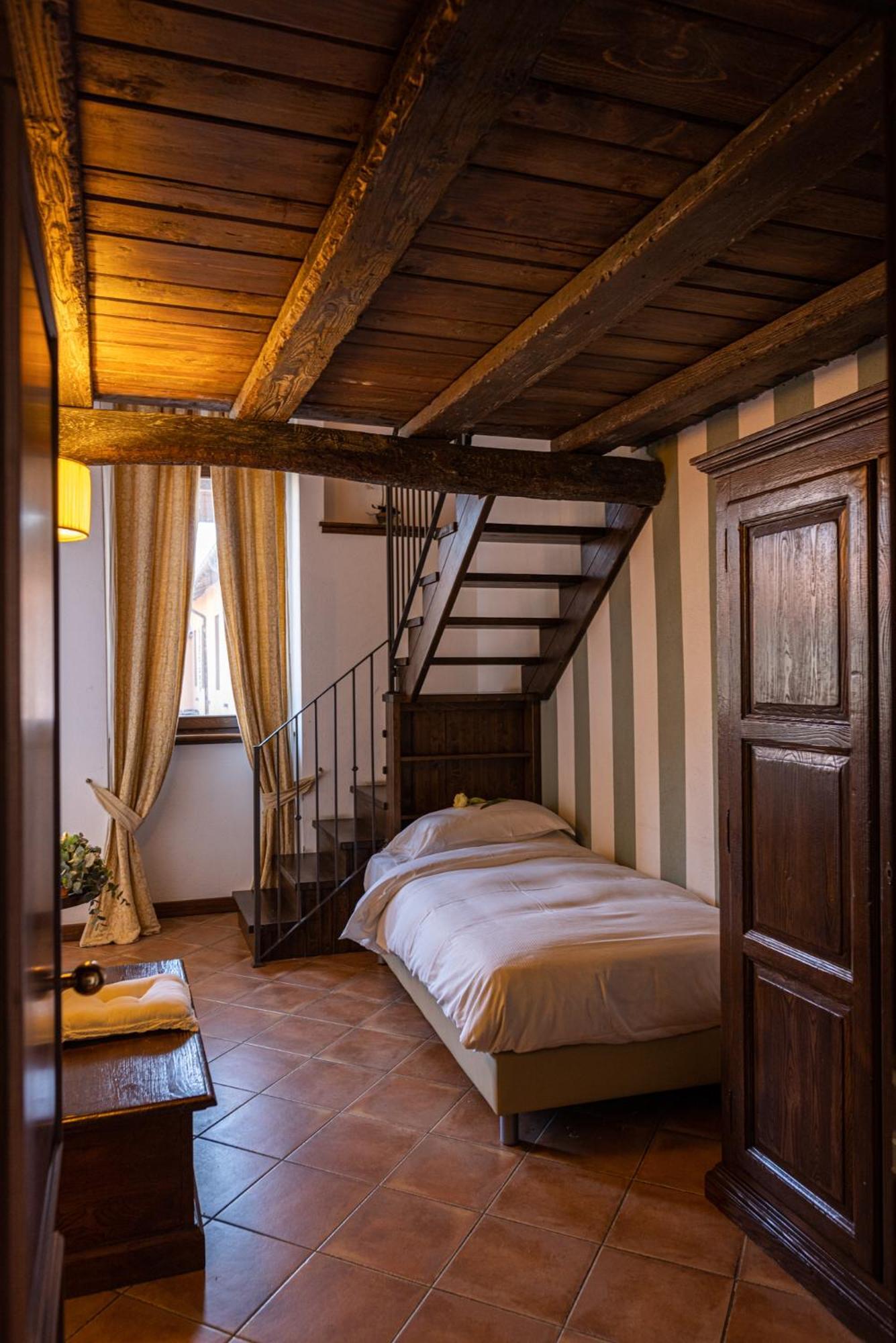 Al Castello Resort Sillavengo Екстериор снимка