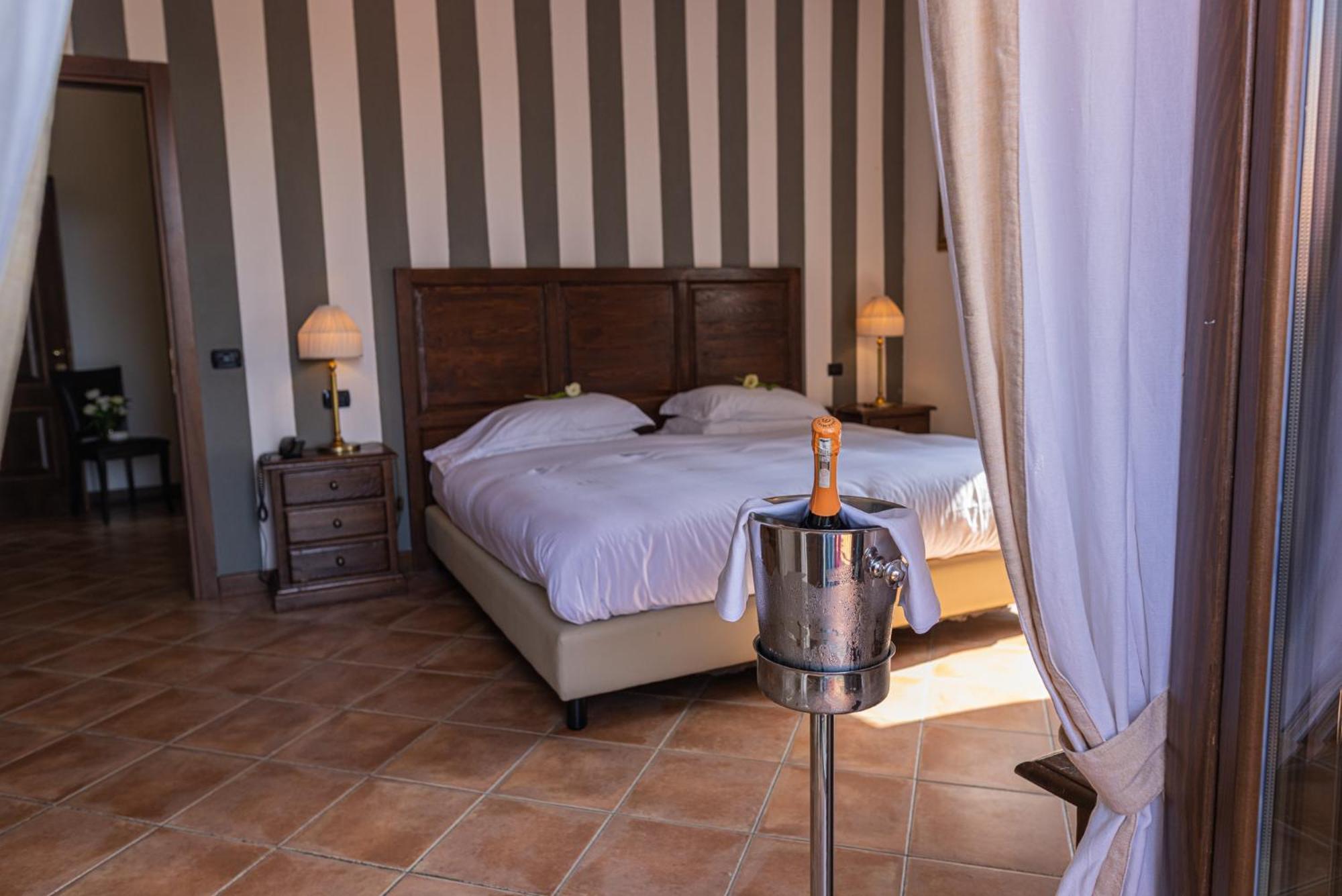 Al Castello Resort Sillavengo Екстериор снимка