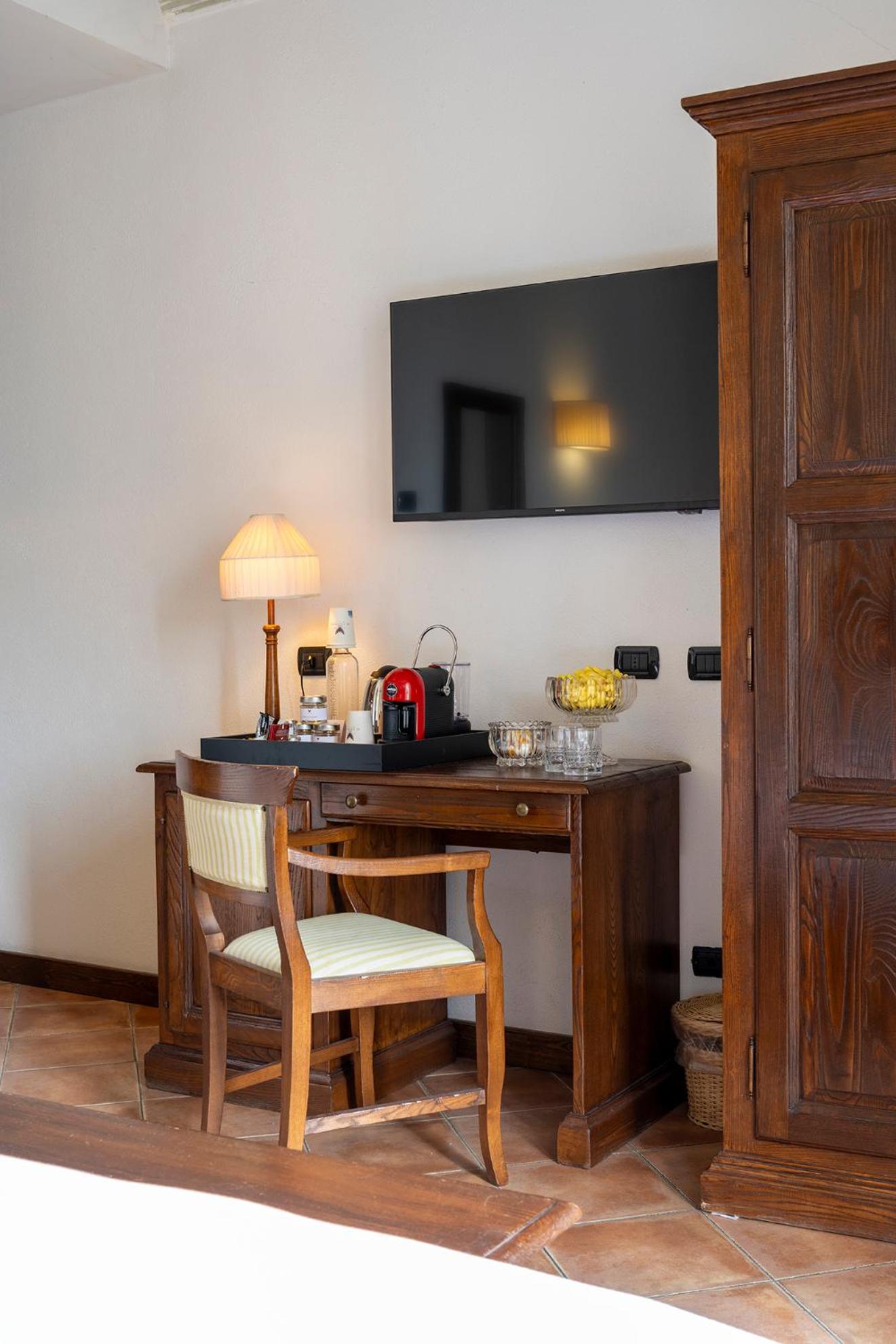 Al Castello Resort Sillavengo Екстериор снимка